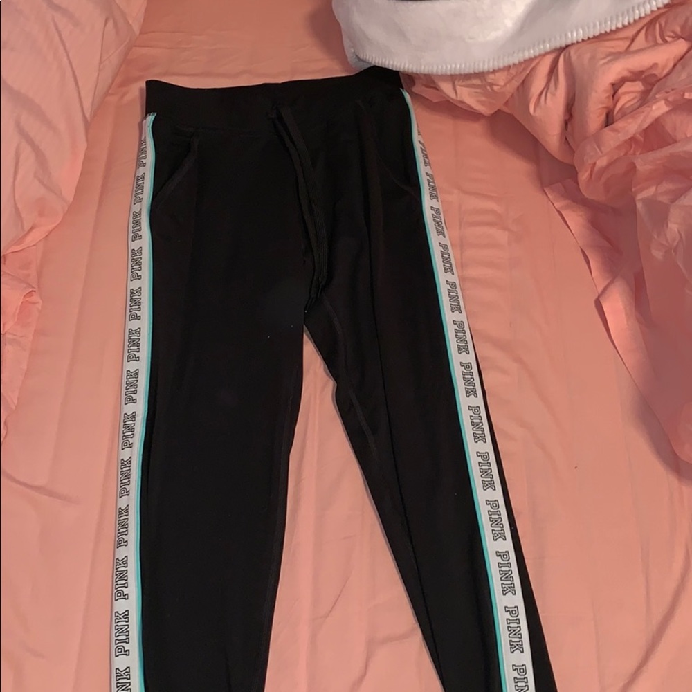 VS PINK ULTIMATE JOGGERS!